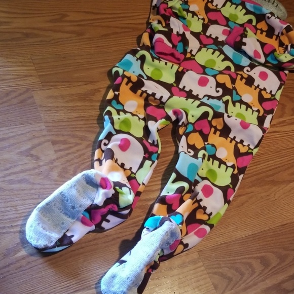 2 Carter's blanket sleepers 4t - Picture 7 of 8